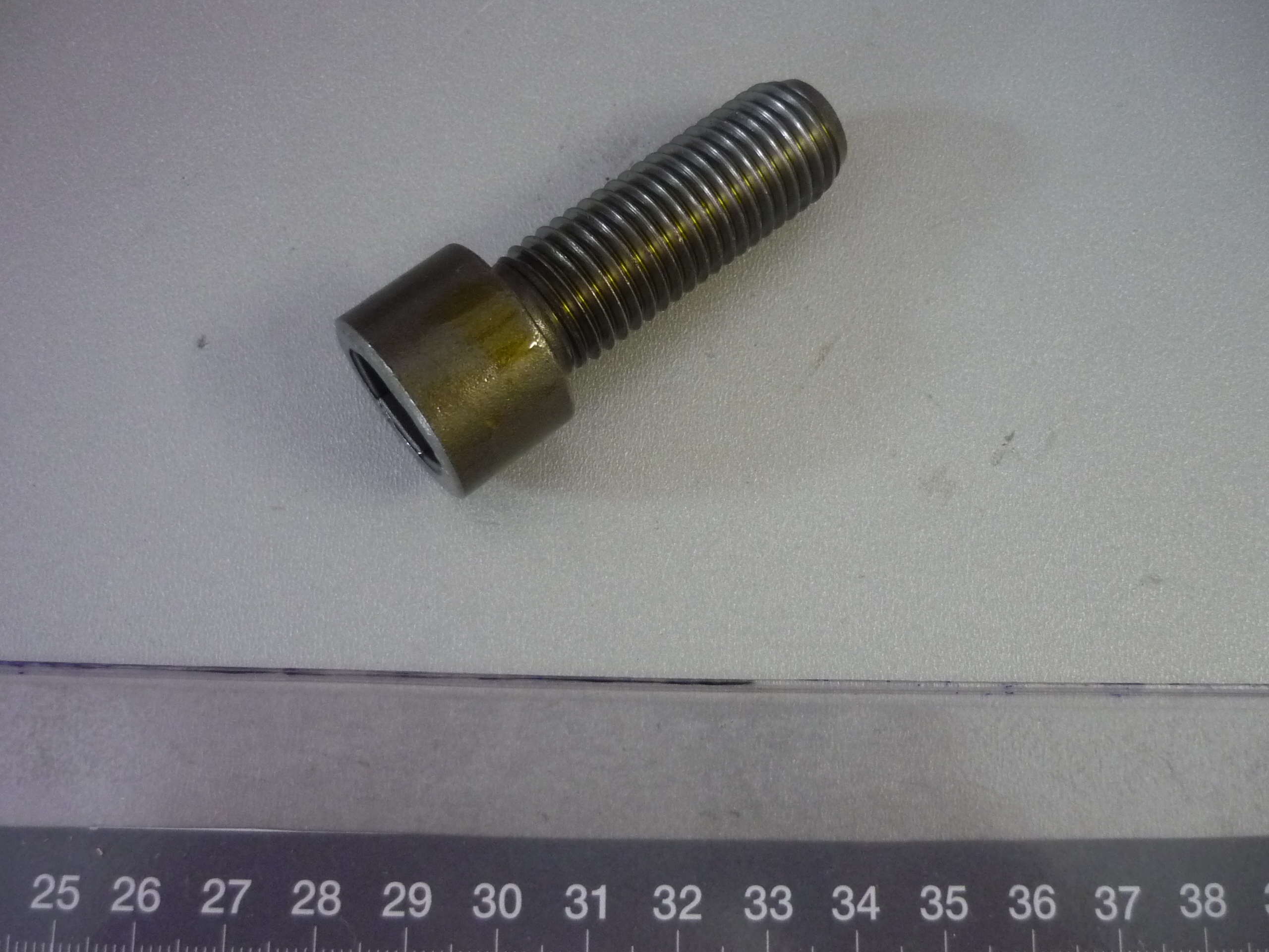 болт с внутренним шестигранником M16 x 45 DIN912 C3-80