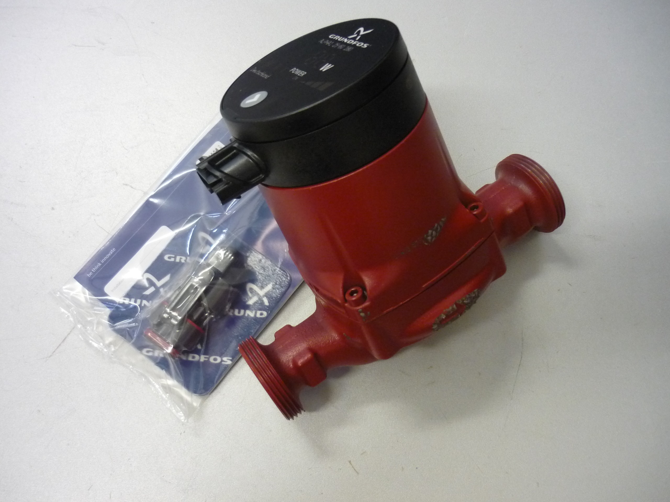 Насос циркуляционный UPS 25-60 180, x230V 50Hz