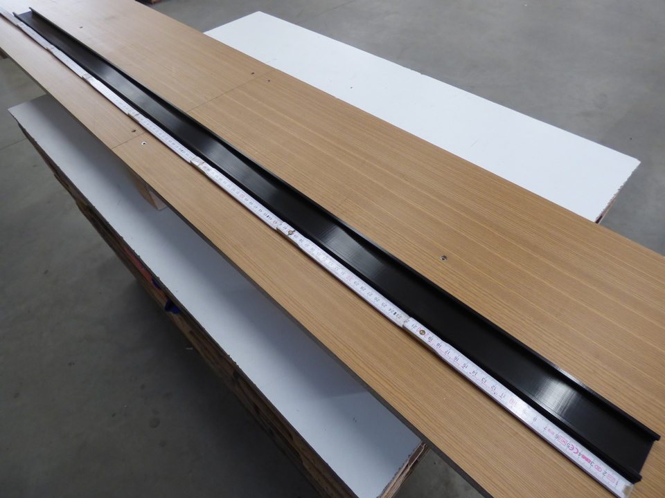 Направляющая лин. щетки 9801441