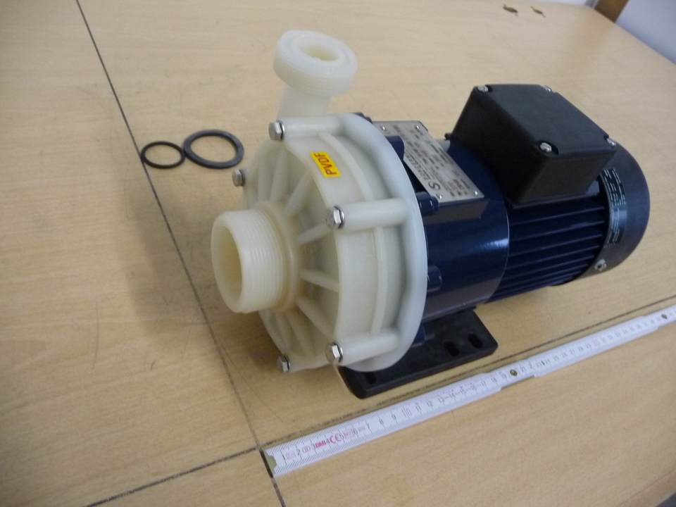 Насос SONDERMANN, Тип RM-PVDF-VGKK12/15030(18S), Мощность двигателя 0,370 kW, Частота вращения 2.730,00 1/min, Высота подачи 12,0м, Объём подачи 12,000 l/min, Напряжение 230/400, Класс защиты IP55, материалы корпуса:PVDF(Поливинилденфторид), Тип уплотнения:FKM