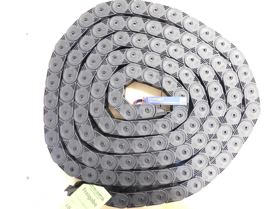 Цепь энергоснабжения 0450.20-52 Наружные: Ширина: 54 мм Высота: 34 мм Внутренние: Ширина: 38 мм Высота: 24 мм Радиус изгиба: 52 мм Шаг: 45 мм Звеньев на метр длины: 22 шт. с системой перемычек: TS 0 Количество перемычек: 2 Присоединение: FA/MA KABELSCHLEPP