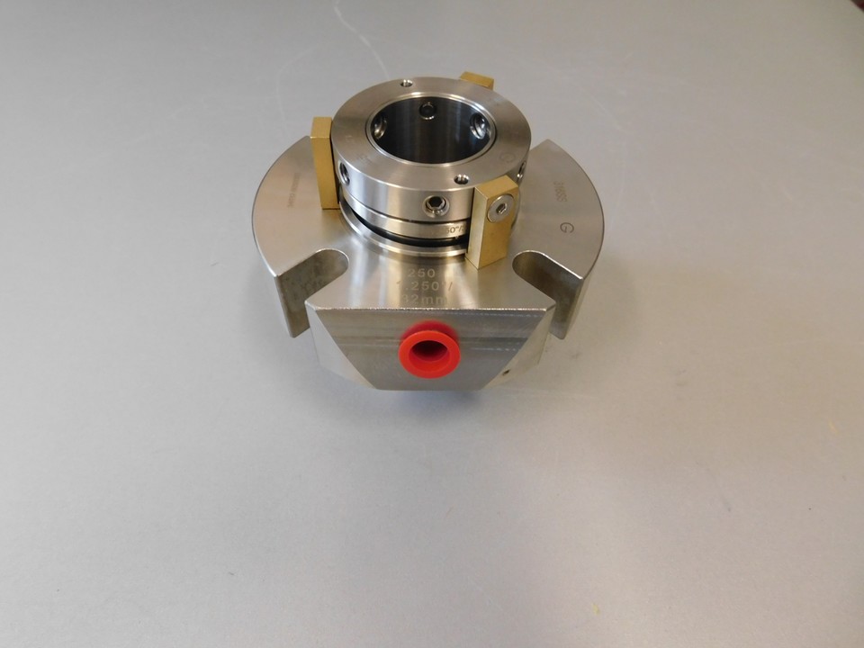 Кольцо контактное уплотнительное DMS 250 Размер: 32мм 1 (25мм) – 4,75 (120мм) материал: 316 нержавеющая сталь торцевое уплотнение комбинированное: CB/SSC/SSC/CB SSC/SSC/SSC/CB Кольца круглого сечения: EP, FKM, и Aflas 3.600,00 об./мин. P: 300 Psig (20 bar g) P макс.: 150 Psig (10 bar g) Температурный диапазон: -30° C до 200° C 34032-001210101 CHESTERTON