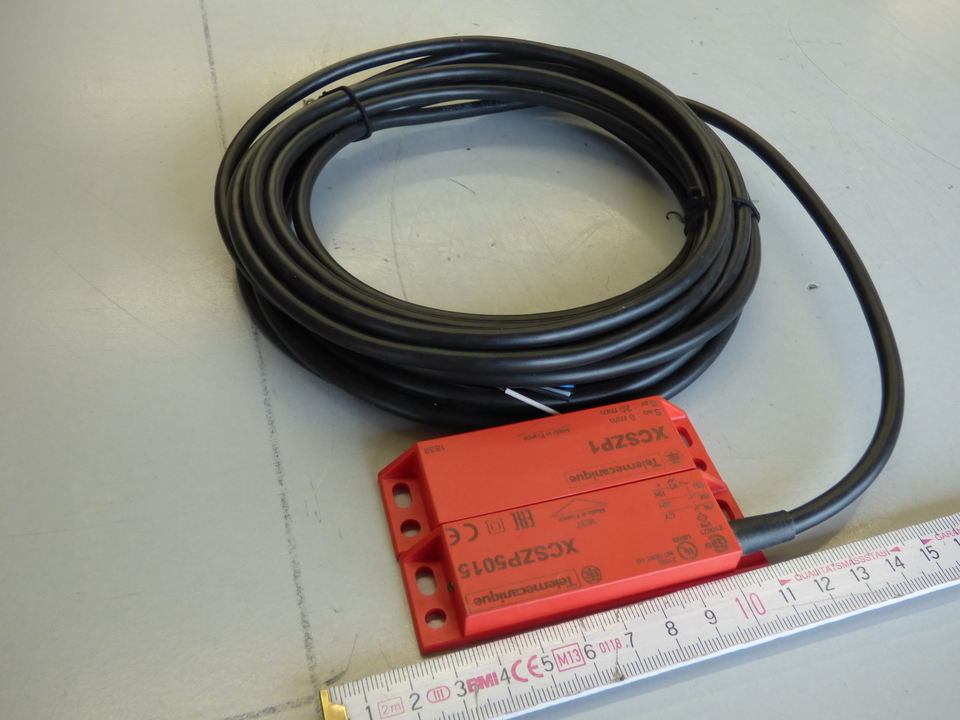 Магнитный выключатель XCS-DMP 5015 с магнитом в пластиковом корпусе