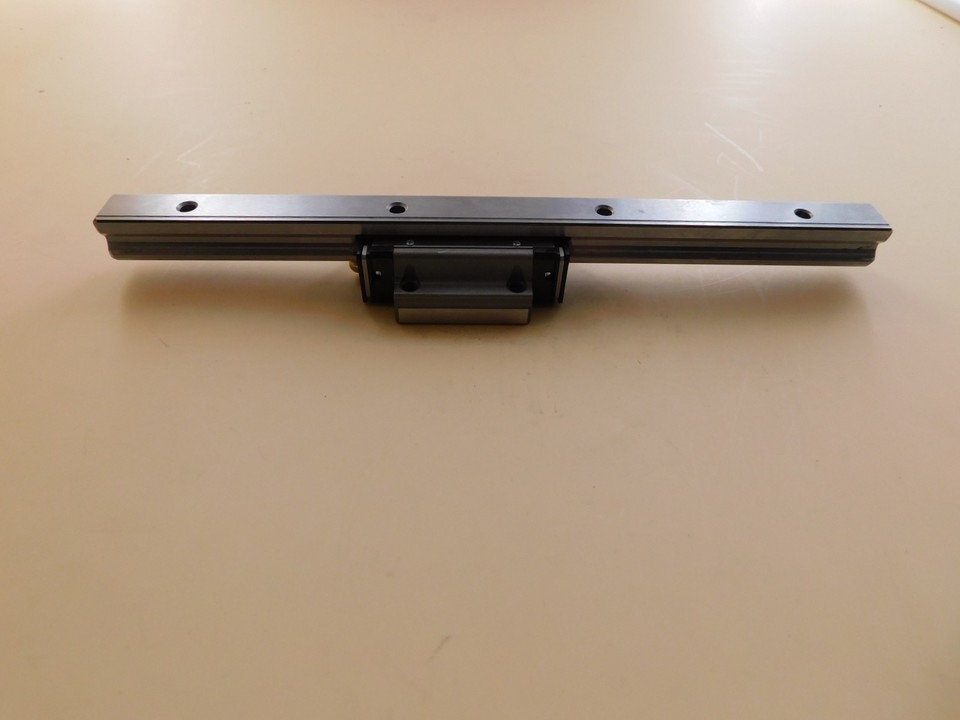 Направляющая с линейным подшипником VB263325 для Vollmer CEF250 Nr. 152