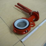 с фиксатором и рукояткой. Материал диска нерж. сталь. Материал уплотнения EPDM с покрытием PTFE