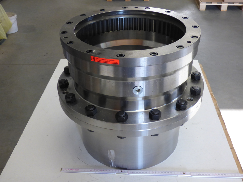 Муфта 2LC0301-2BD11-0AA0 ZAPEX ZW Kupplung Bauart: ZZW Größe: 415 Ausf. A n. MD 10.1 — 2017 Teil 1/2: Nabendurchmesser 320 mm Vorbohrung 118 mm Teil 3: Nabendurchmesser 360 mm Vorbohrung 118 mm Konservierung mit Emulsionsreiniger, Innenlagerung bis 3 Monate