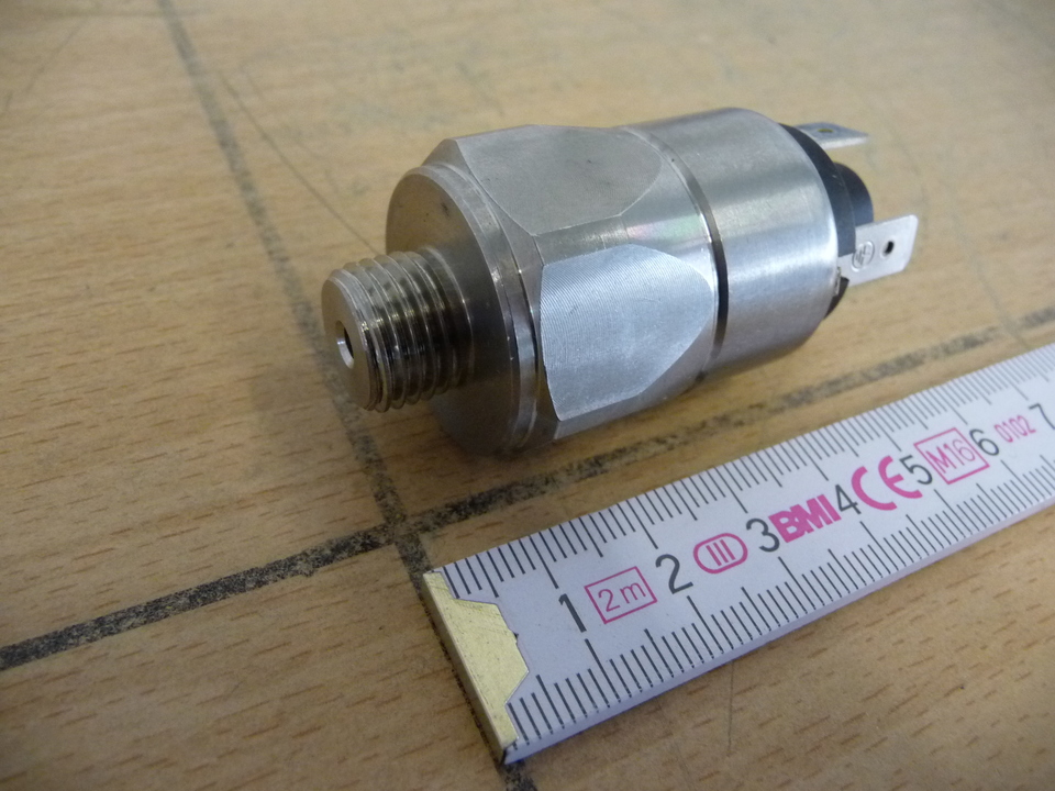 Пневматический выключатель 0631030 арт.SE1001 0,5 бар